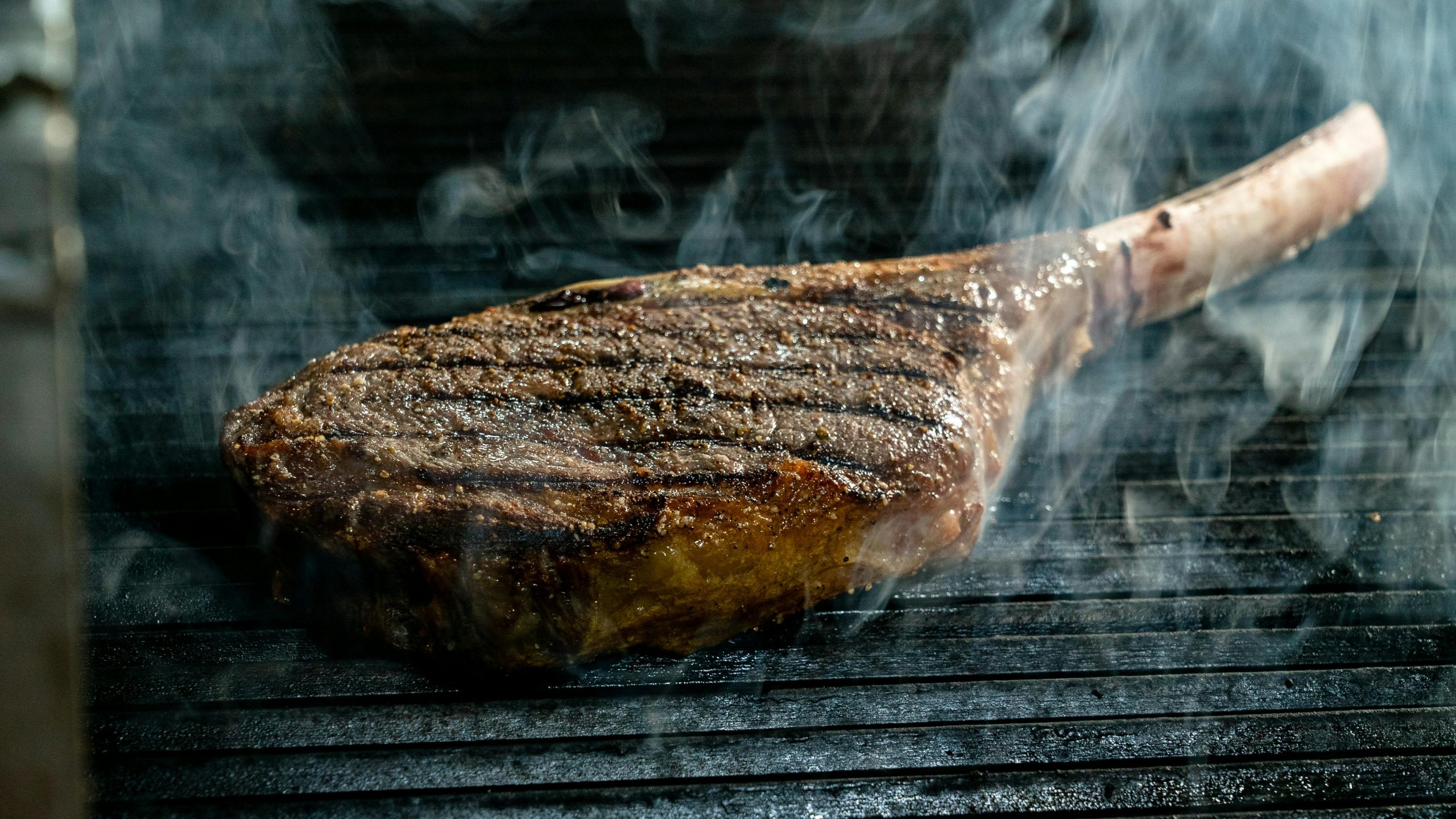 Cuisson parfaite pavés de bœuf grillés