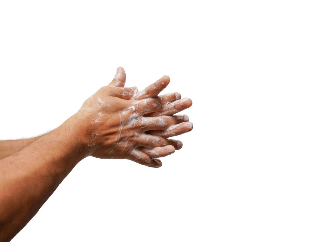 Nettoyage soigneux des mains