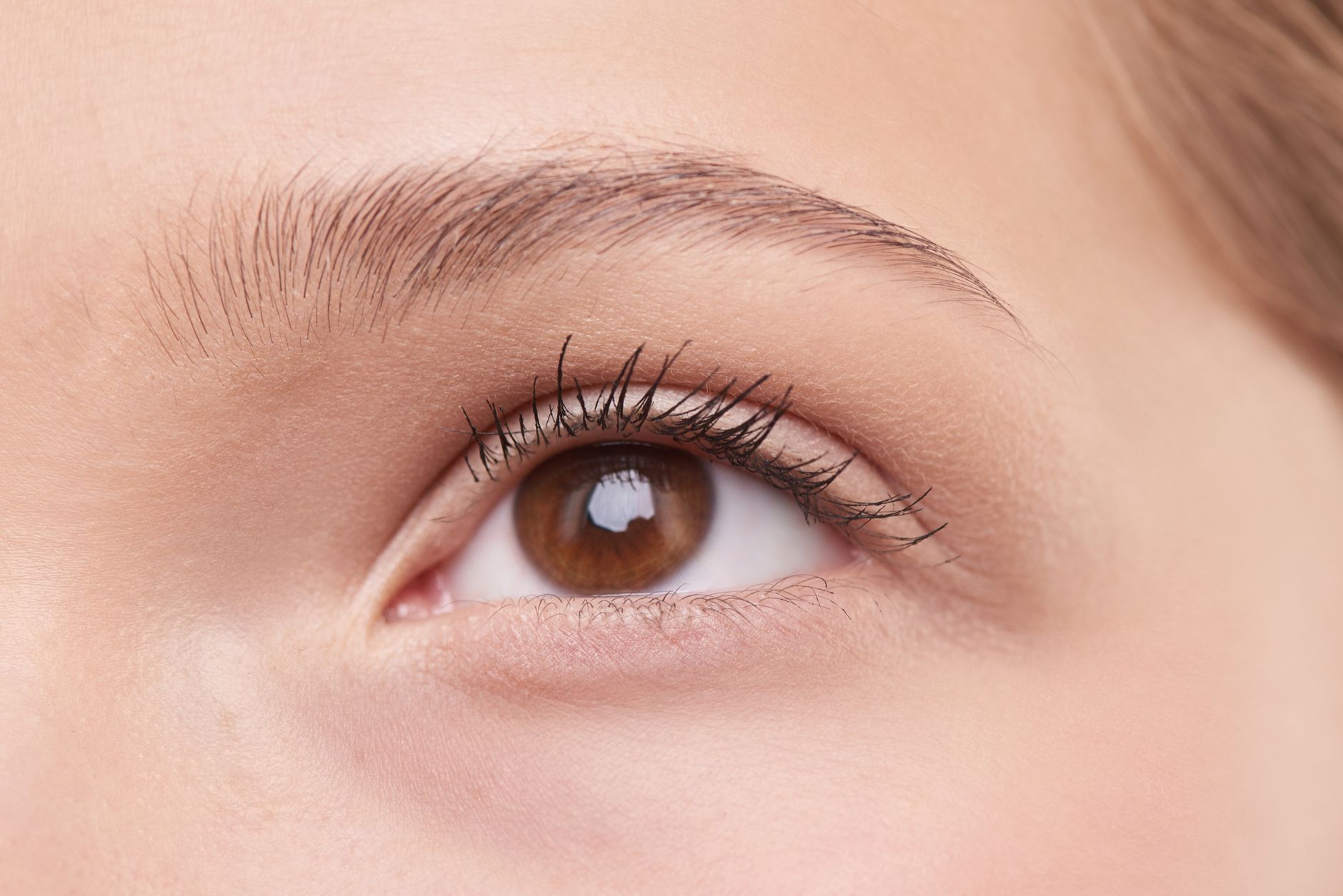 Oeil en gros plan illustrant la tension oculaire