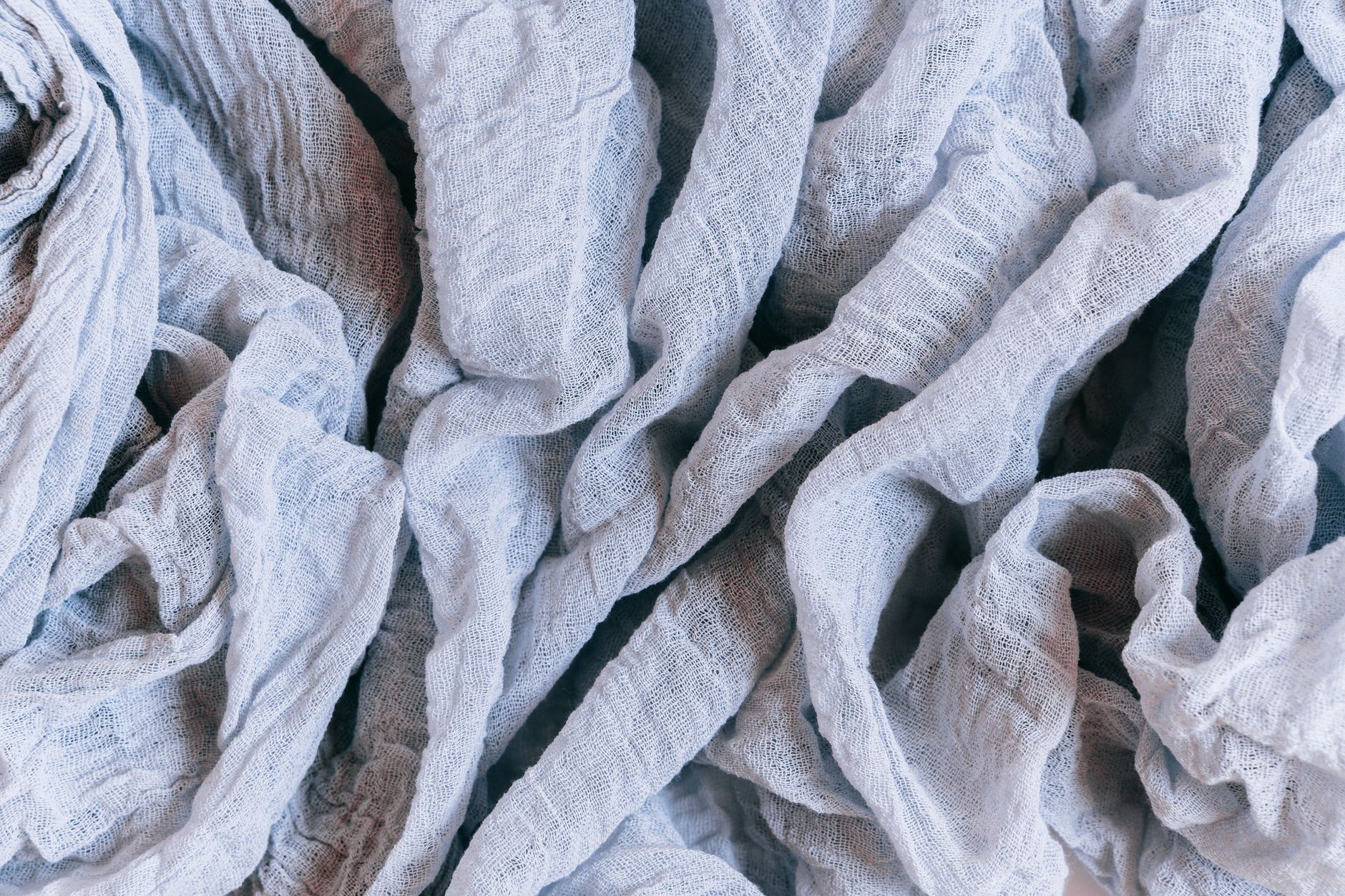 Gros plan sur un tissu en fibre naturelle froissé
