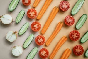 Légumes frais et colorés sur une table