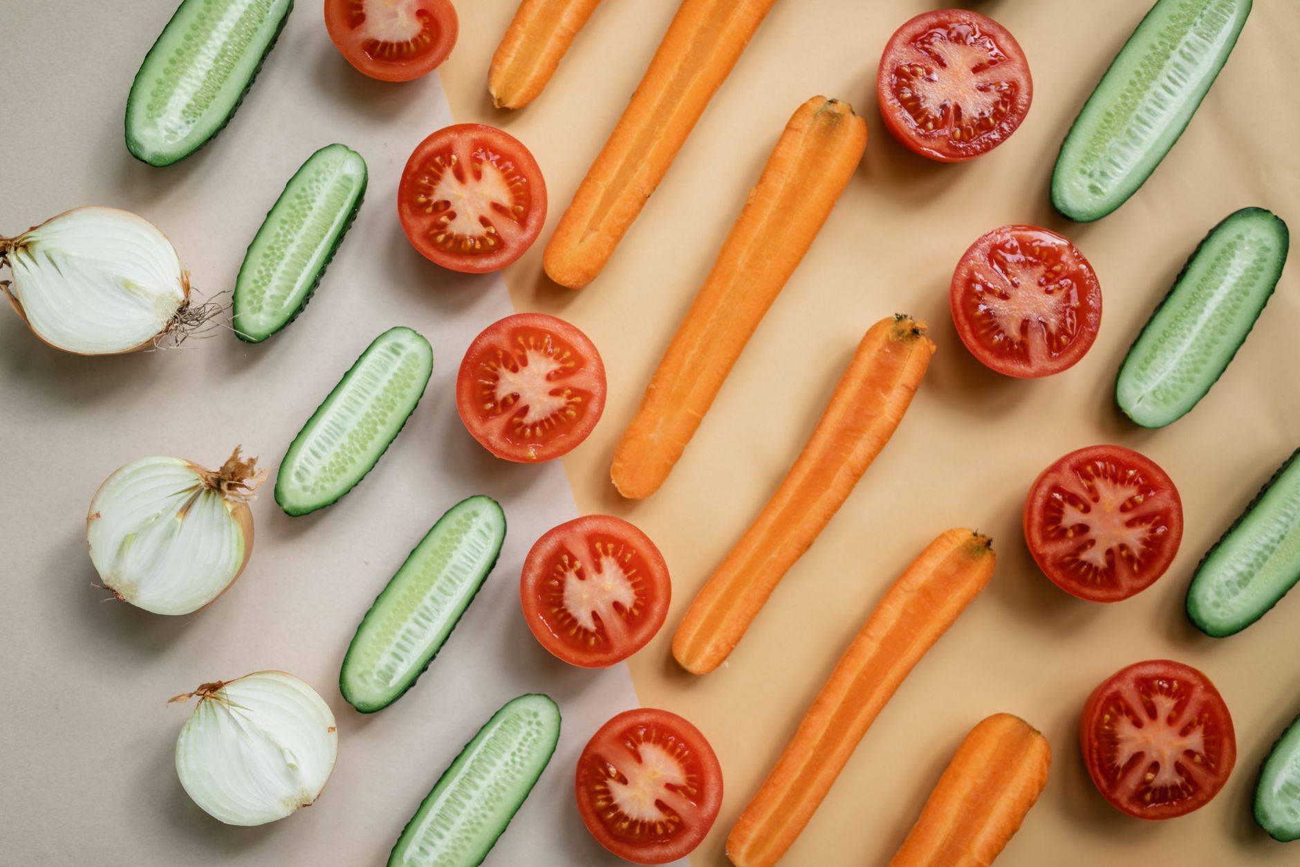 Légumes frais et colorés sur une table