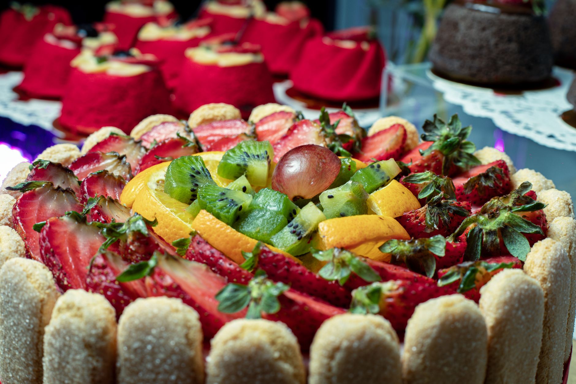 Assiette de fruits frais coupés