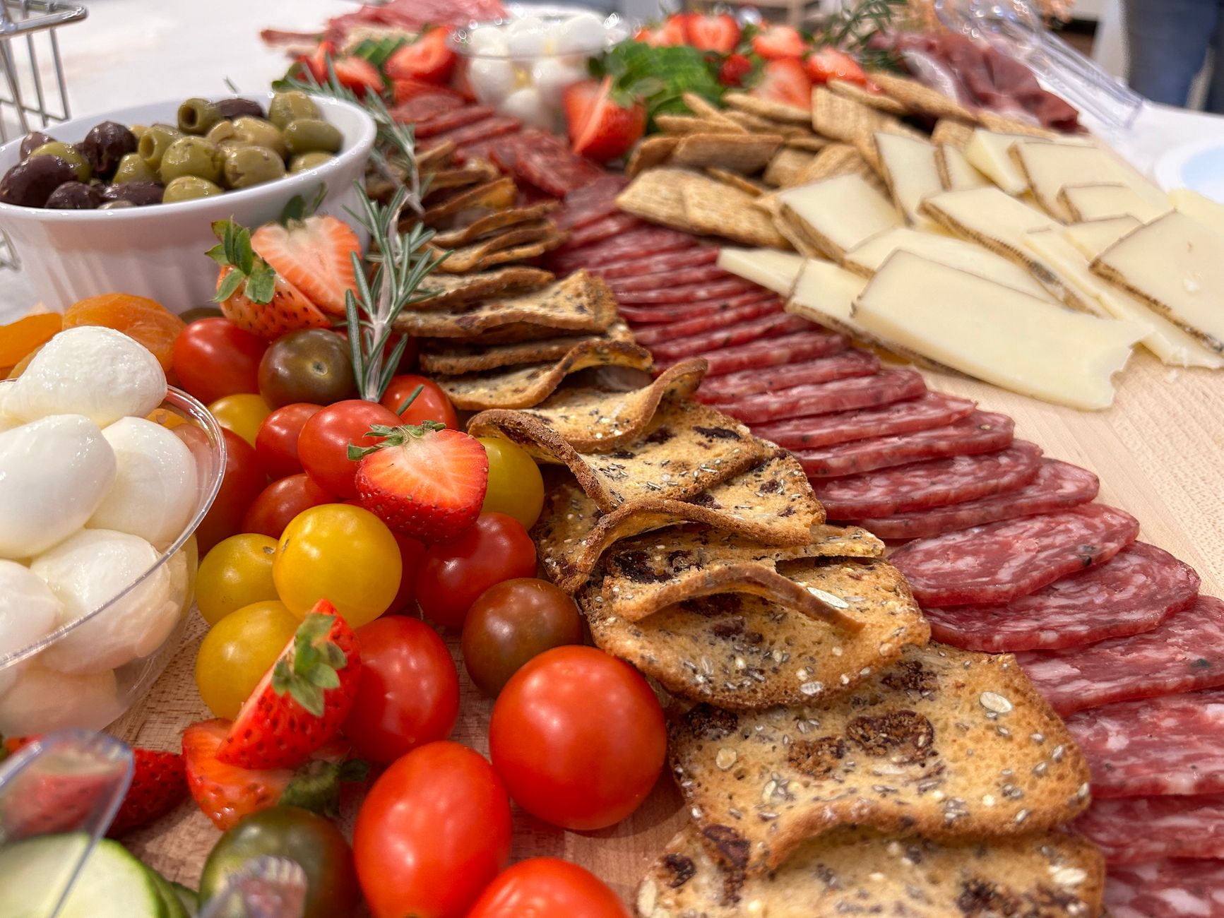 Planche de fromages et de charcuterie
